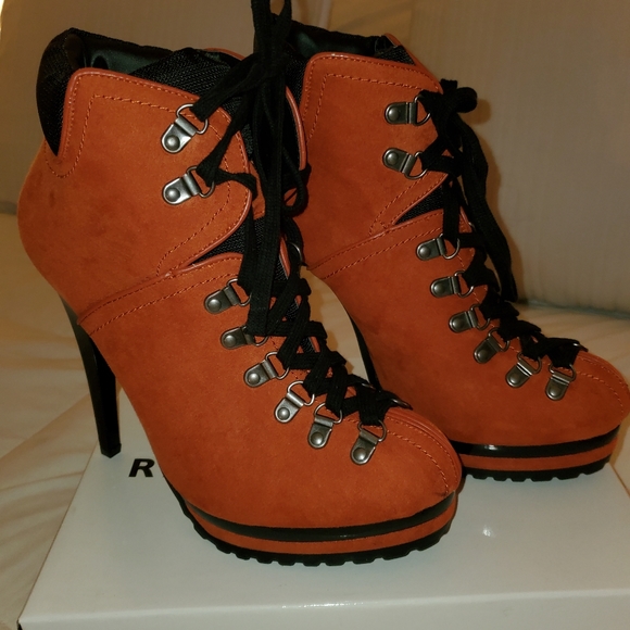 Boots - Picture 4 of 4